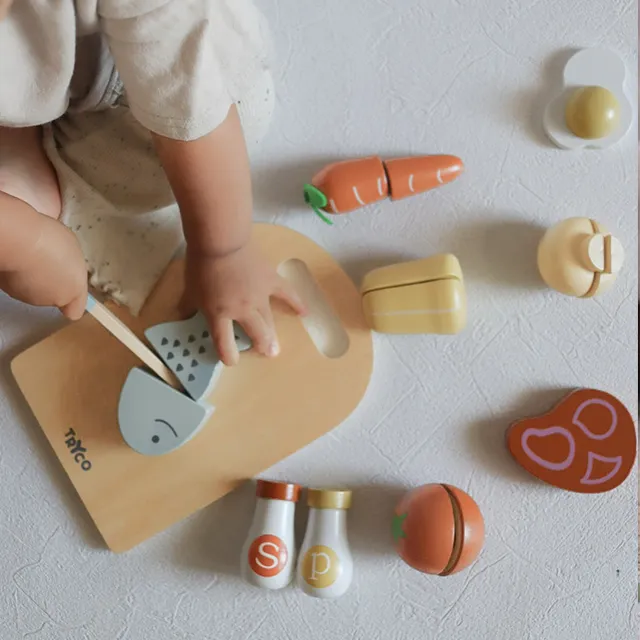 ままごと遊びを楽しむ子ども